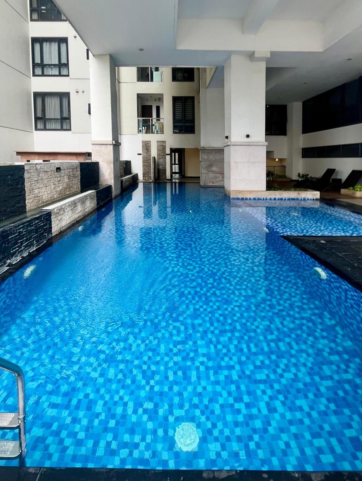 Greenbelt Hamilton Tower 1 Макати Экстерьер фото