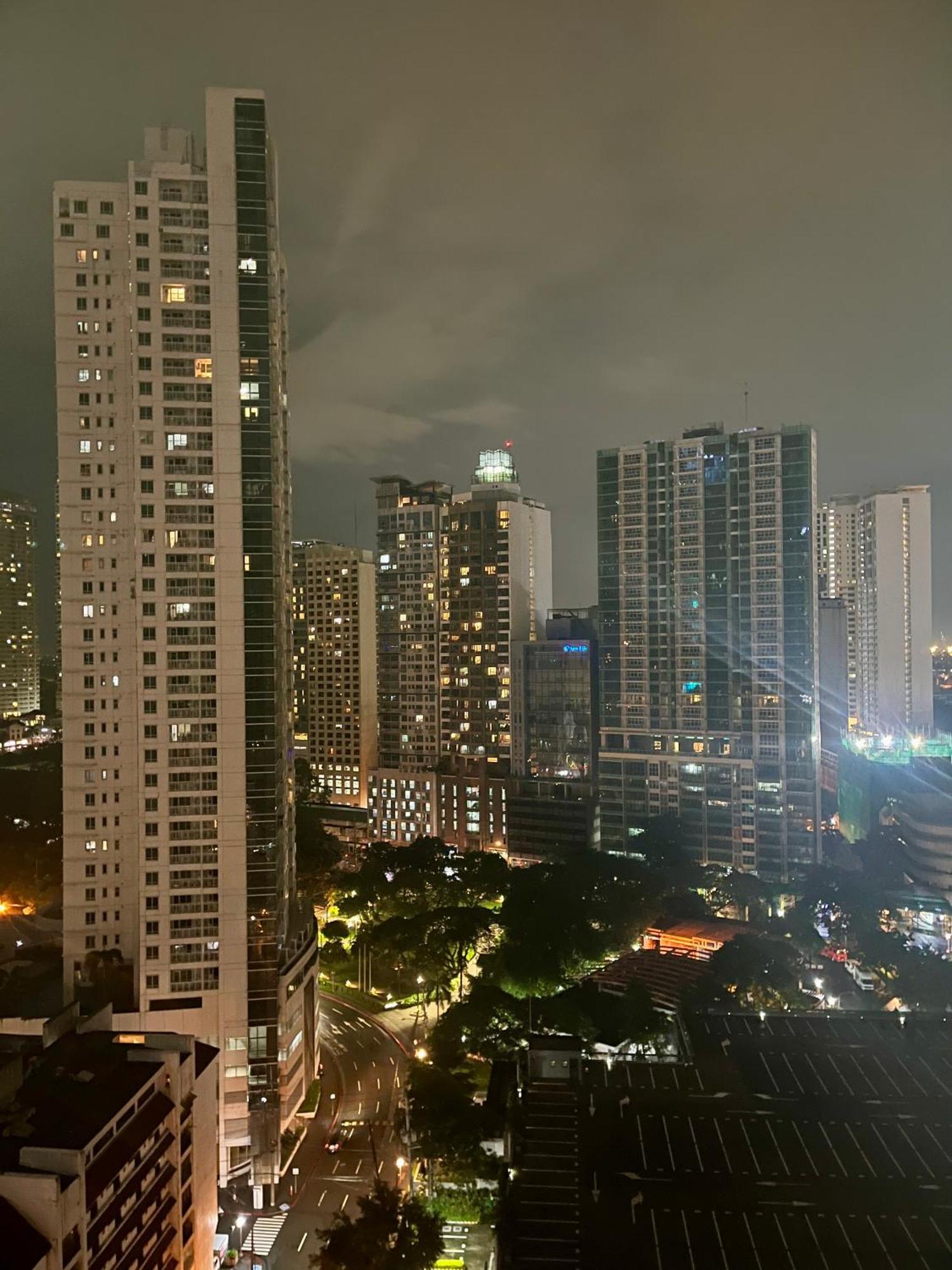 Greenbelt Hamilton Tower 1 Макати Экстерьер фото
