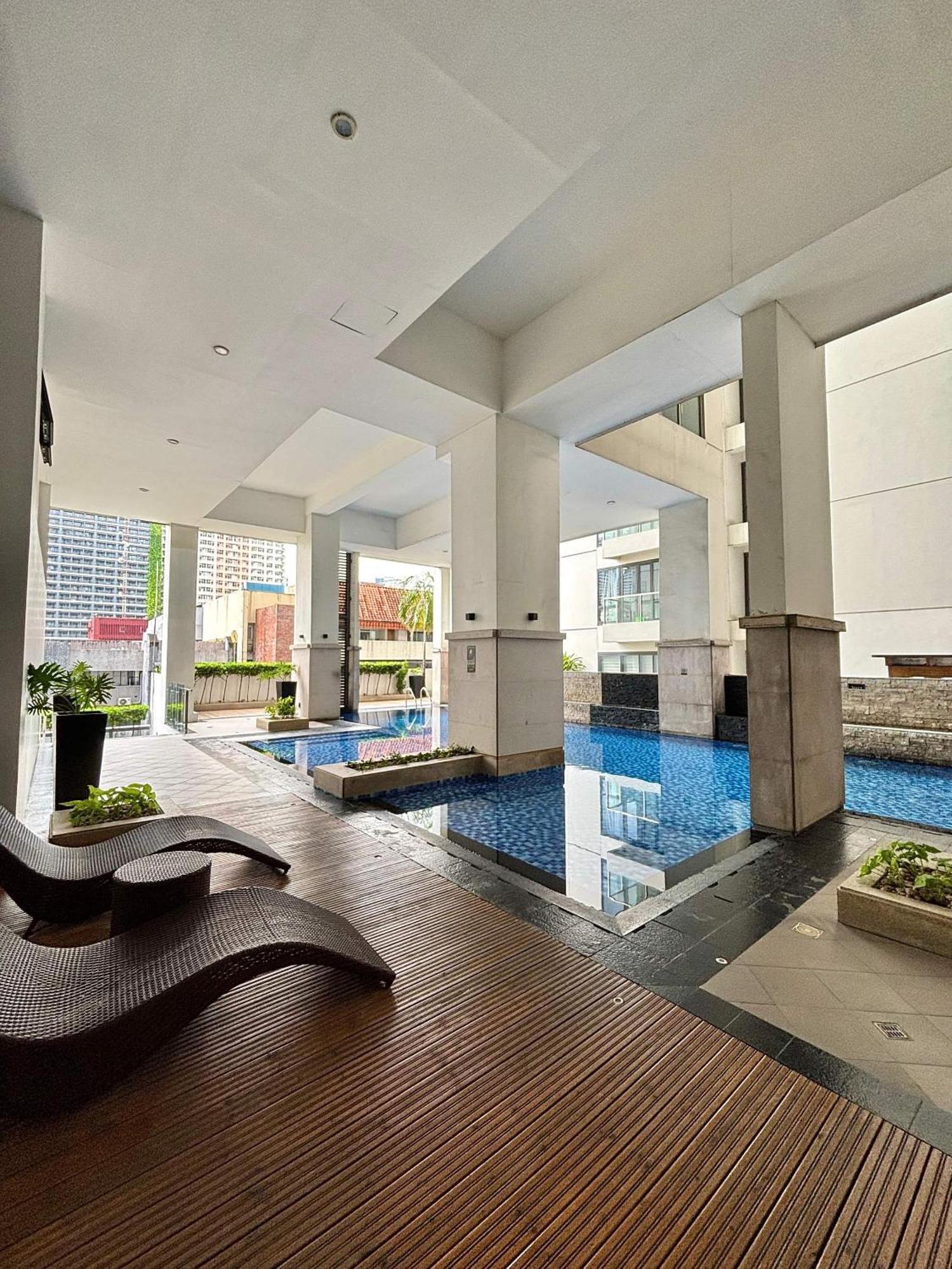 Greenbelt Hamilton Tower 1 Макати Экстерьер фото