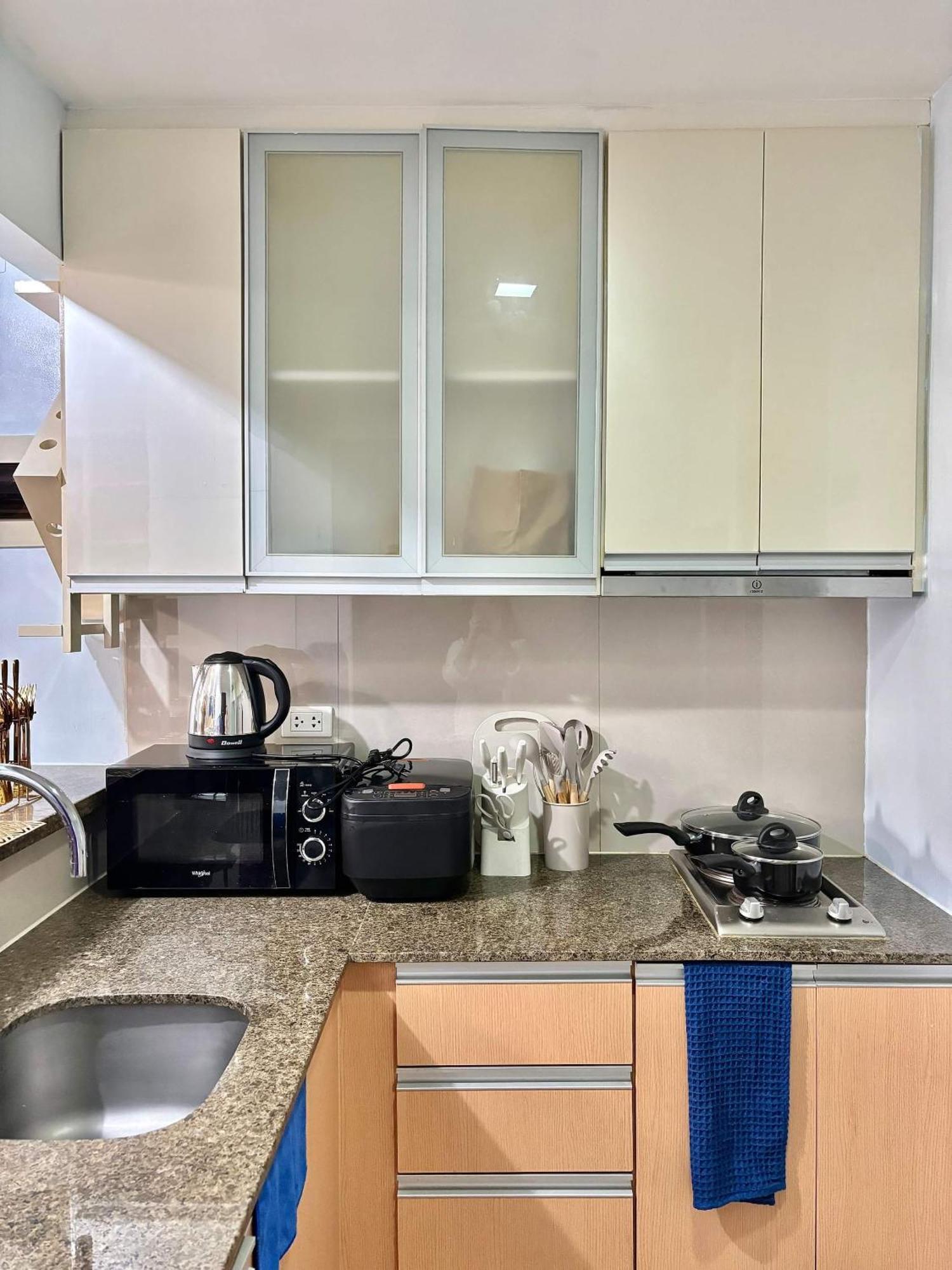 Greenbelt Hamilton Tower 1 Макати Экстерьер фото
